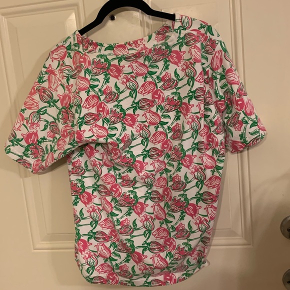 EEUC Lilly Pulitzer Medium Floral Top - Picture 2 of 3